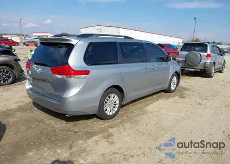 2014 Toyota Sienna Xle V6 8 Passenger z USA, uszkodzony, nr VIN 5TDYK3DC2ES509255
